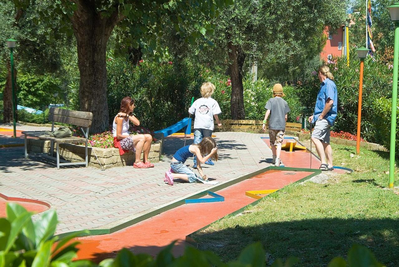 Camping Cisano - San Vito バルドリーノ エクステリア 写真